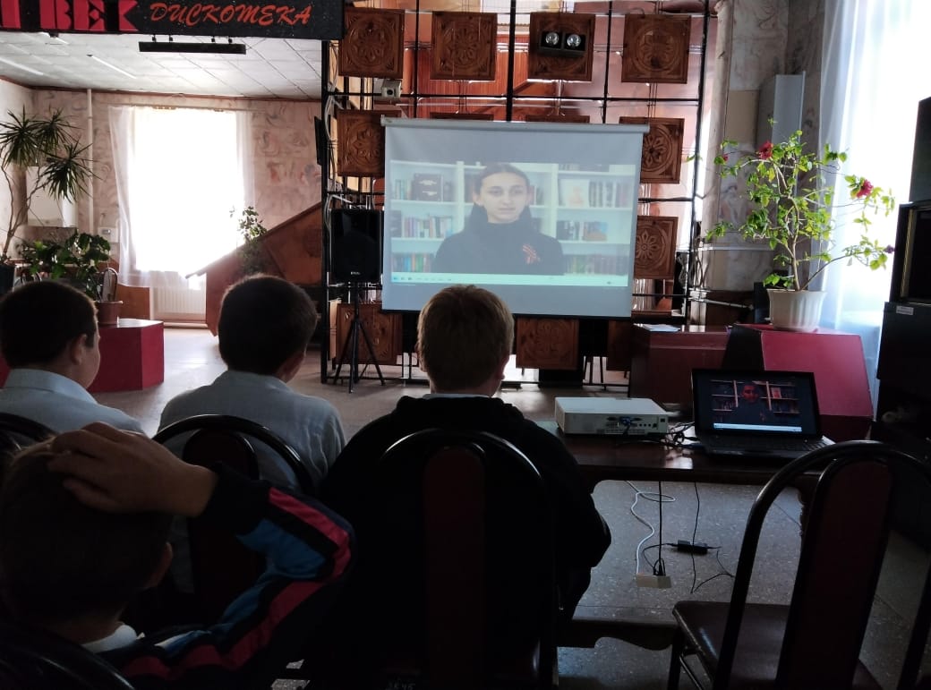Просмотр документального фильма "В тени войны"